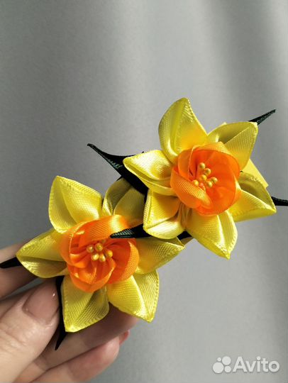 Заколочки с цветами нарциса