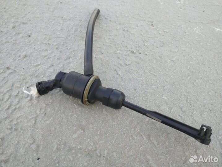 Главный цилиндр сцепления Renault Duster K4MA606