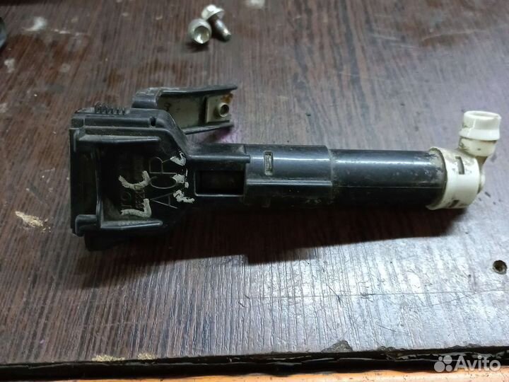 Toyota Prado 150 форсунка омывателя фар R 09-13