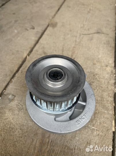 Водяная помпа Chevrolet SKF