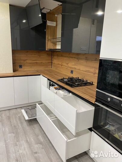 Кухня угловая с техникой под заказ