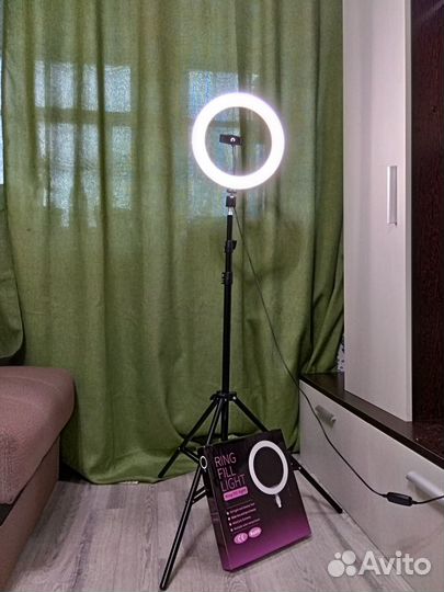 Кольцевая светодиодная лампа со штативом