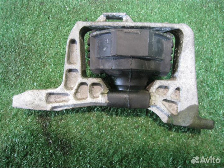 Опора (подушка) двигателя правая Ford Focus 2 (CB