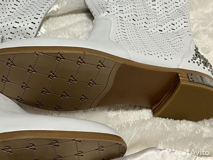 Сапоги весенние с перфорацией