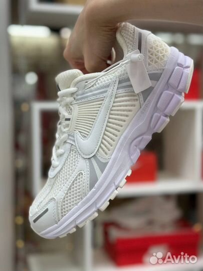 Кроссовки Nike Zoom Vomero 5 белые