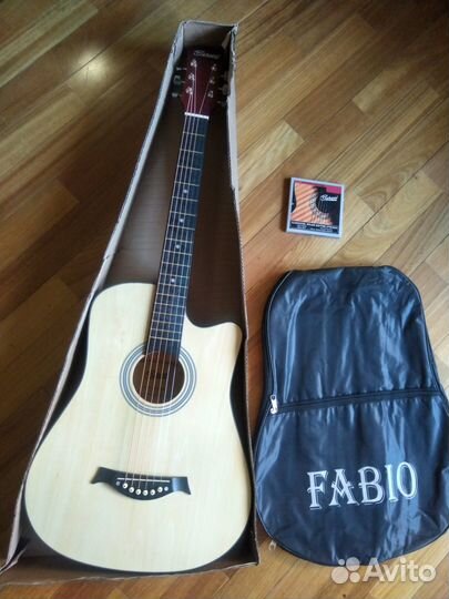 Гитара с чехлом и струнами