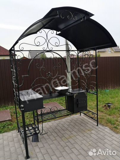Мангал с крышей