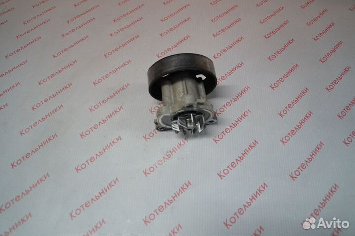 Nissan 21010-6N225 Насос водяной