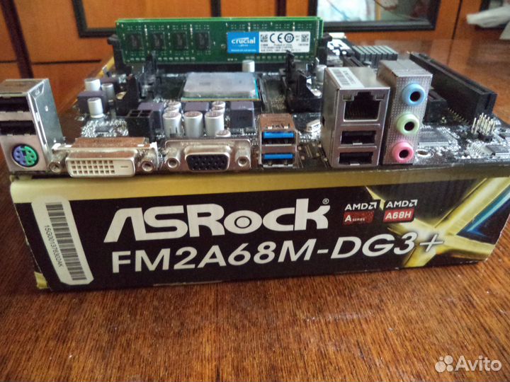 Материнская плата с процессором и памятью