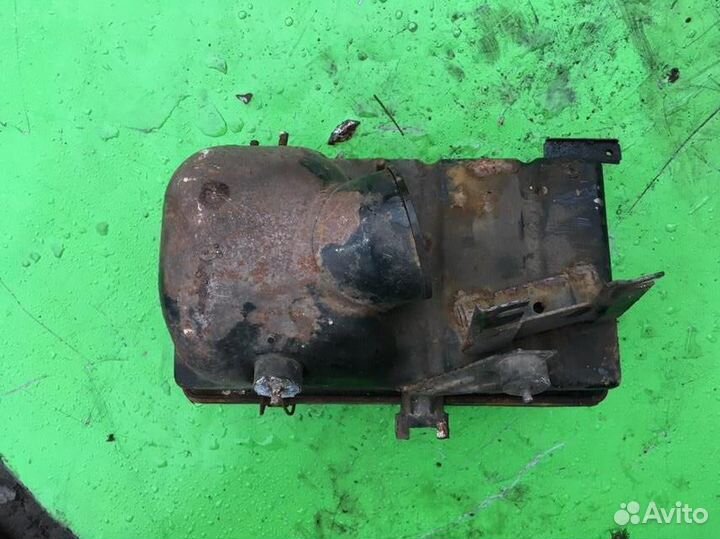 Корпус воздушного фильтра бмв Е28