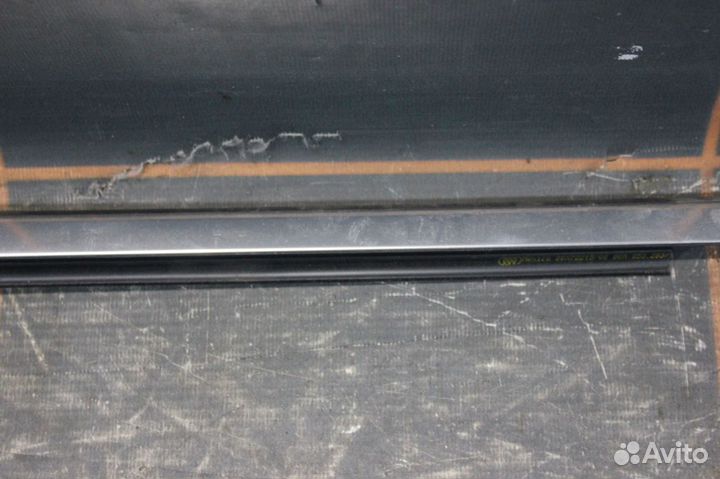 Накладка стекла переднего левого - Audi Q5