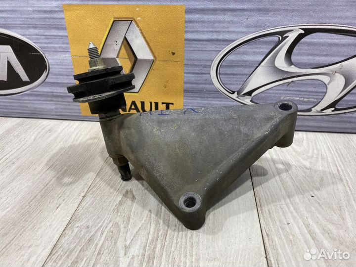 Опора двигателя двс Кронштейн Renault megane 1 Лев