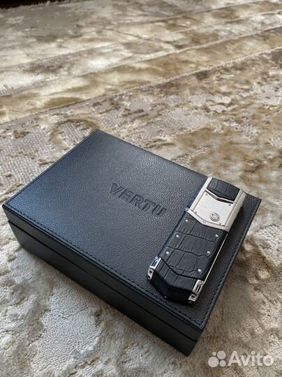 Vertu Signature Cobra