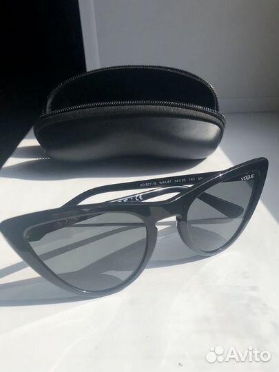Очки солнечные женские Voque продам