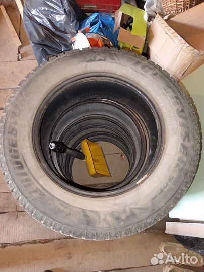 Bridgestone Ice Cruiser 7000 215/65 R16 98T