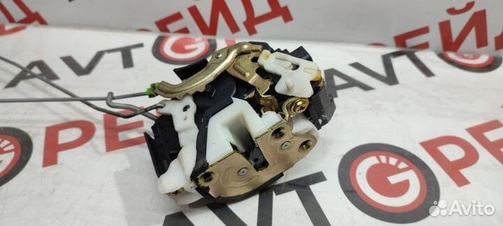 Замок двери задний левый Mitsubishi Airtrek CU5W