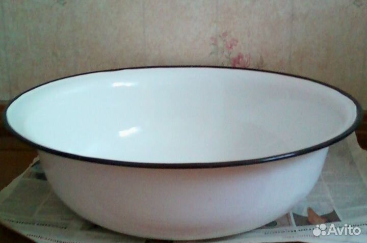 Тазы, кастрюли, сковородки