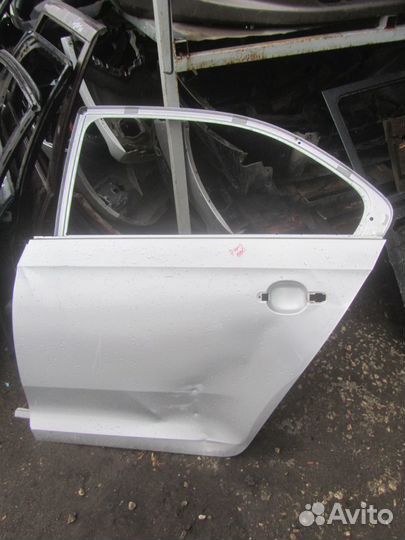 Дверь задняя левая правая Skoda Rapid