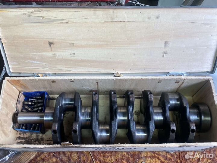 Коленвал D4CD(не оригинал, под восстановление)