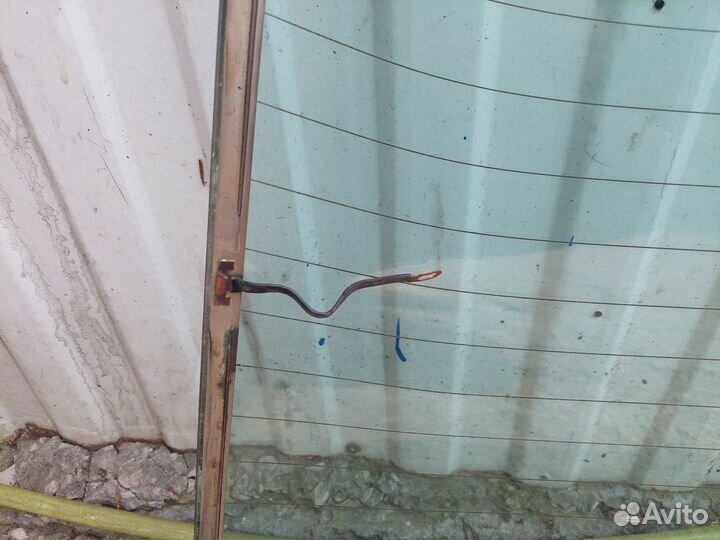 Стекло заднее Mercedes-Benz 190 W201