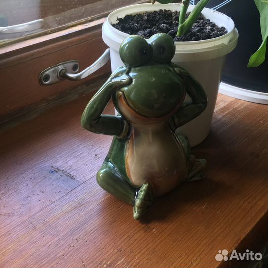 Лягушка статуэтка