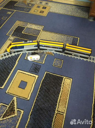 Продам поезд Лего