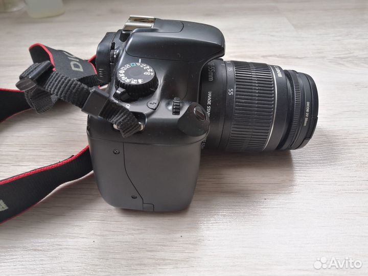 Зеркальный фотоаппарат Canon 1100D