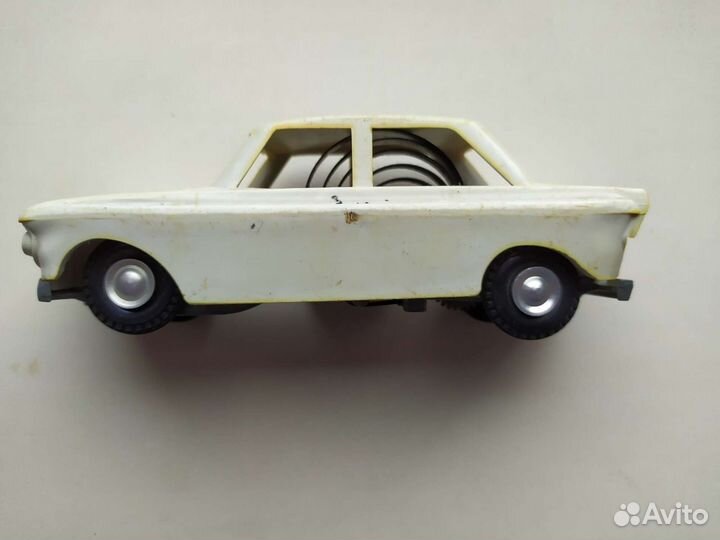Модель автомобиля москвич СССР (заводной)
