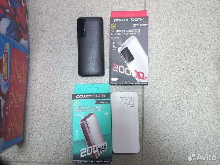Универсальный внешний аккумулятор. Новый