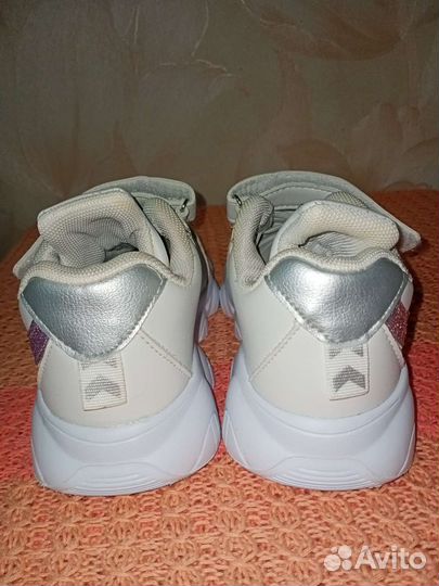 Кроссовки для девочки