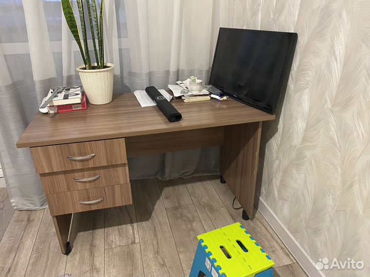 Письменный стол
