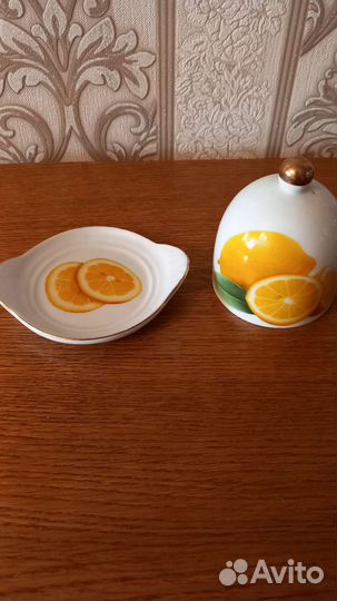 Селедочница,икорница,чайн блюдца,тарелки,лимонница