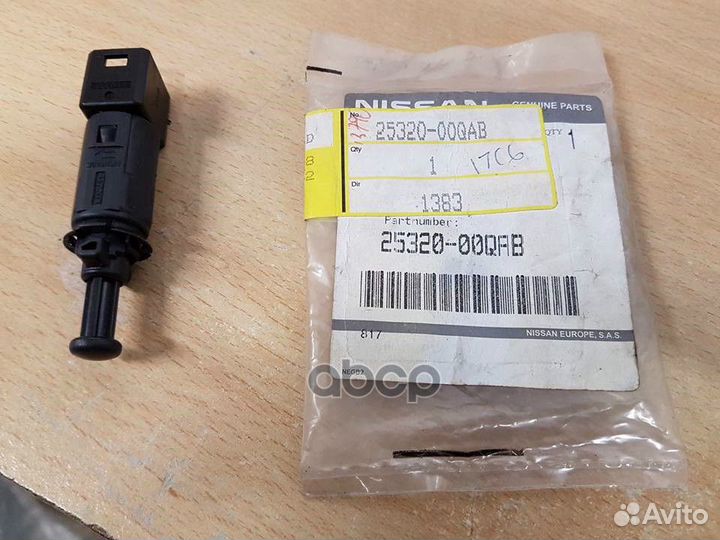Датчик стоп-сигнала nissan 25320-00QAB 25320-00