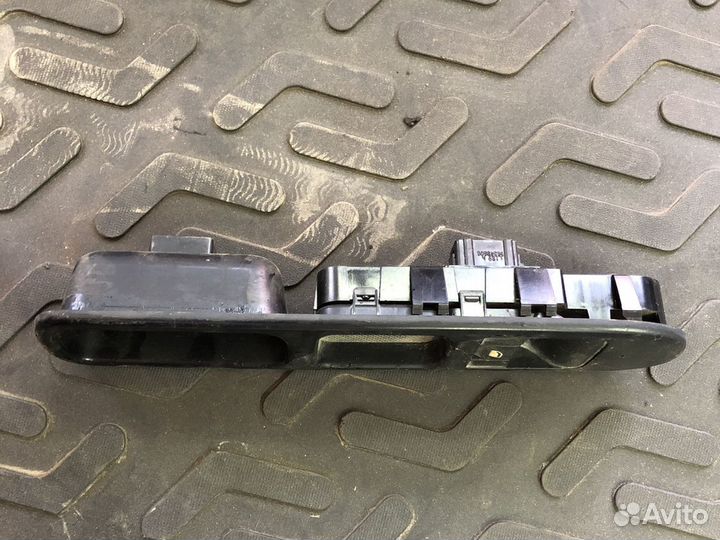Кнопка стеклоподьемника Citroen Picasso C3