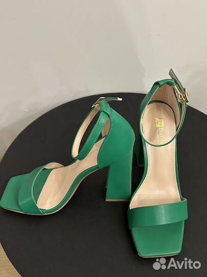 Босоножки зеленые 36 размер