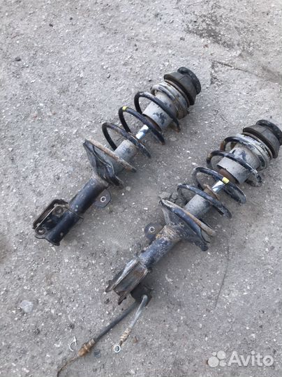 Амортизаторы передние в сборе на Chevrolet Lacetti