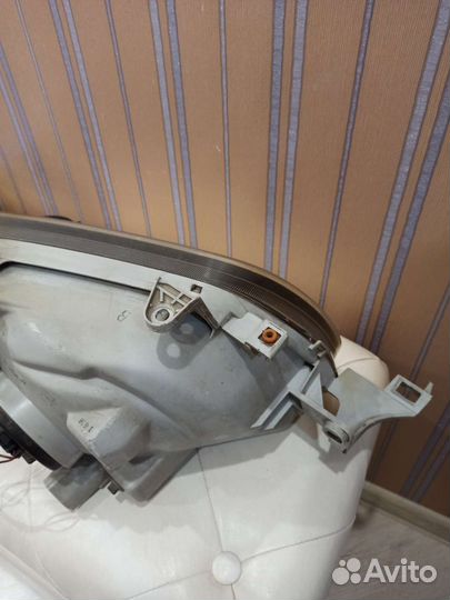 Левая фара Toyota Town Ace Noah