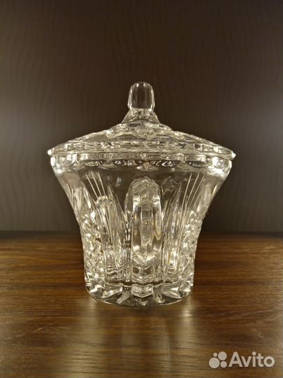 Хрустальная конфетница с крышкой