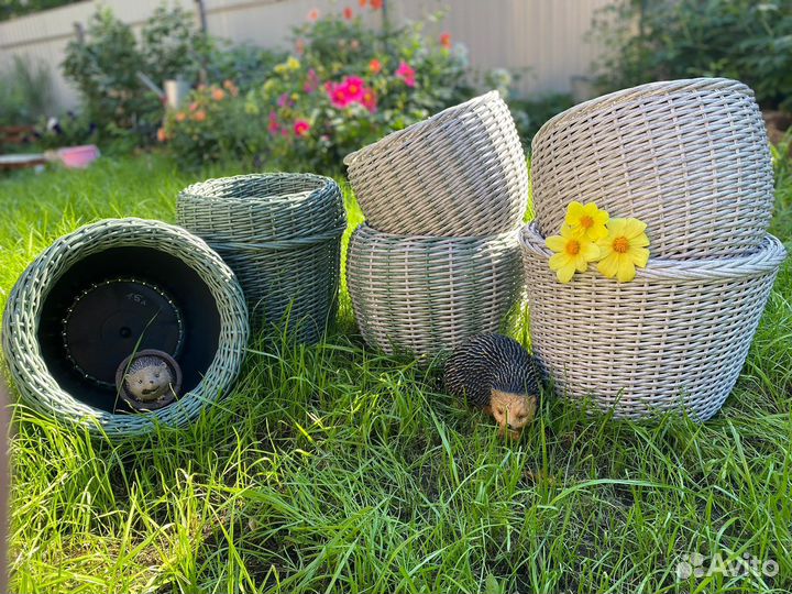 Кашпо из искусственного ротанга