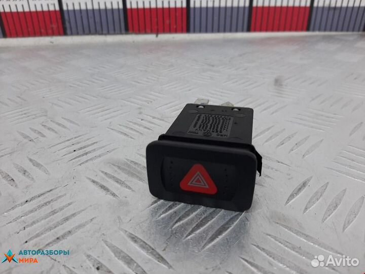 Кнопка аварийной сигнализации Volkswagen Golf 3