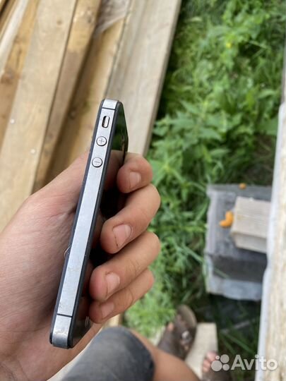 Телефон iPhone 4s