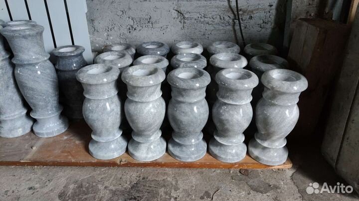 Мраморные вазы