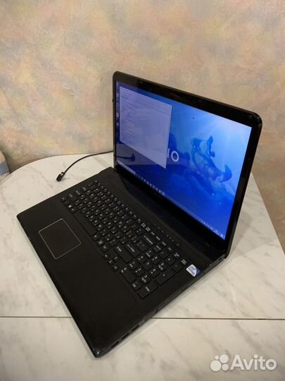 Огромный Sony Vaio 17,3 дюйма