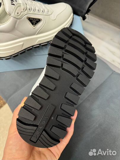Кроссовки женские Prada белые