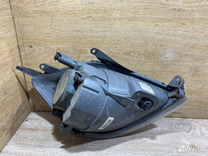 Фара левая Ford Fiesta 5 рестайлинг 142492