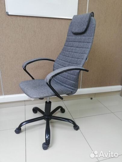 Офисное кресло руководителя