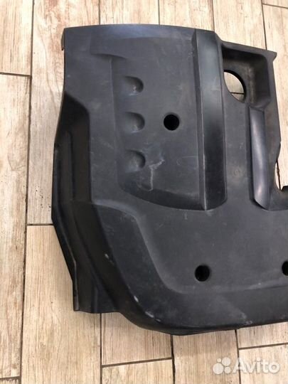 Декоративная крышка двигателя Chevrolet Niva