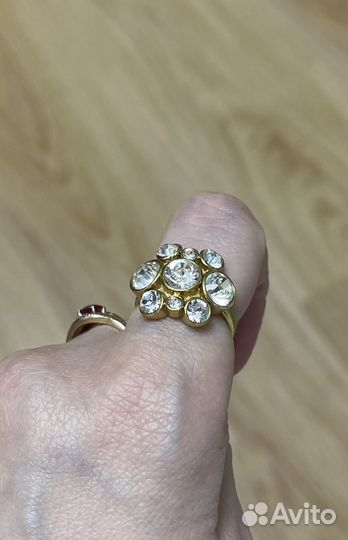 Брошь белая