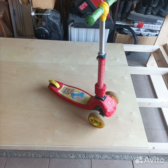 Детский трехколесный самокат бу