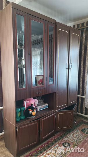 Стенка из 90-х, бесплатно